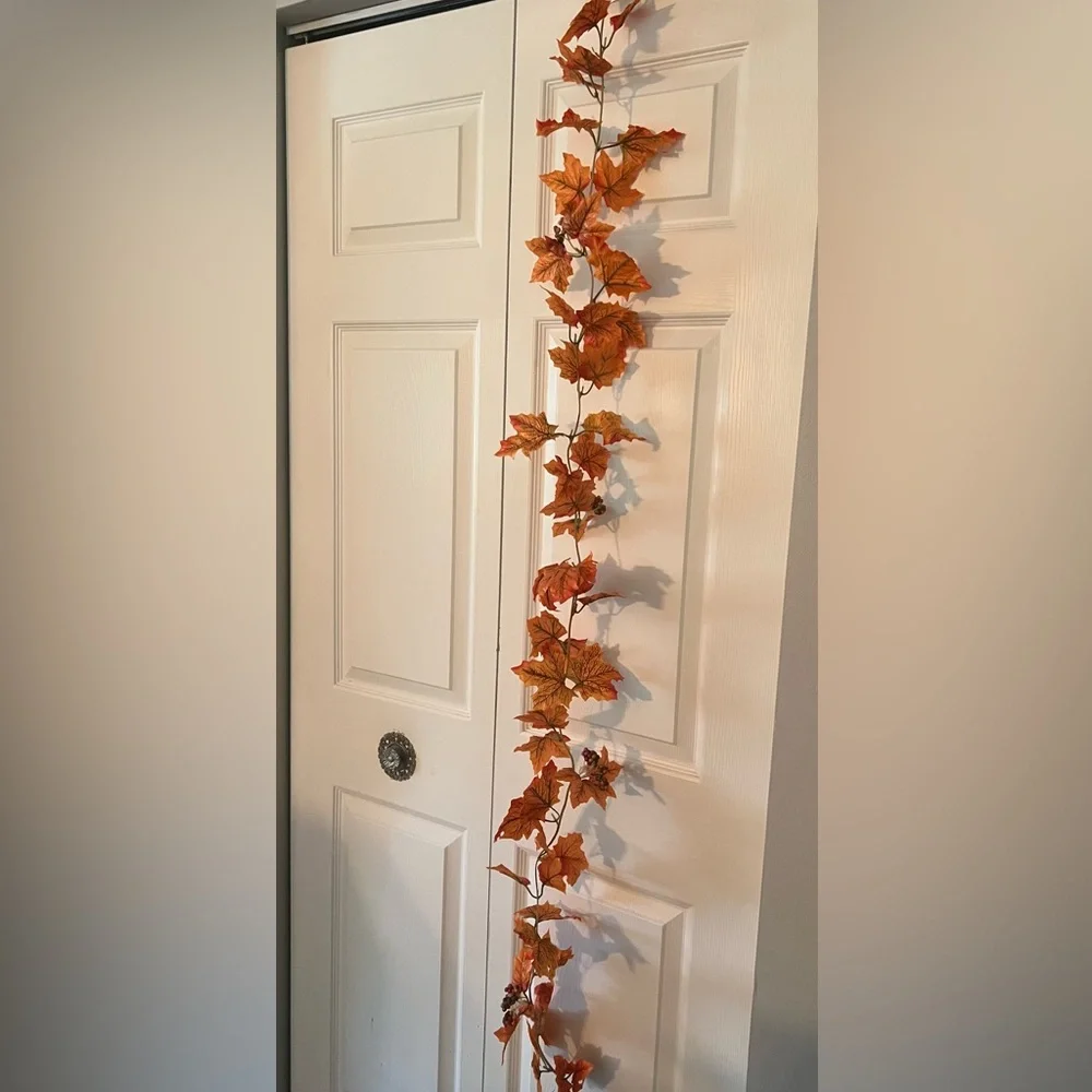 Ashland Orange Fall Leaf Berries Garland